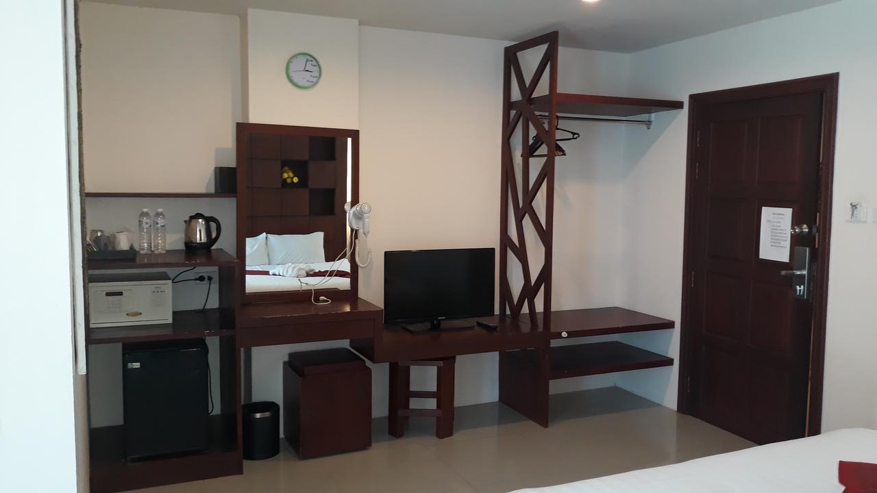 7 Sky Residency Hotell Patong Exteriör bild
