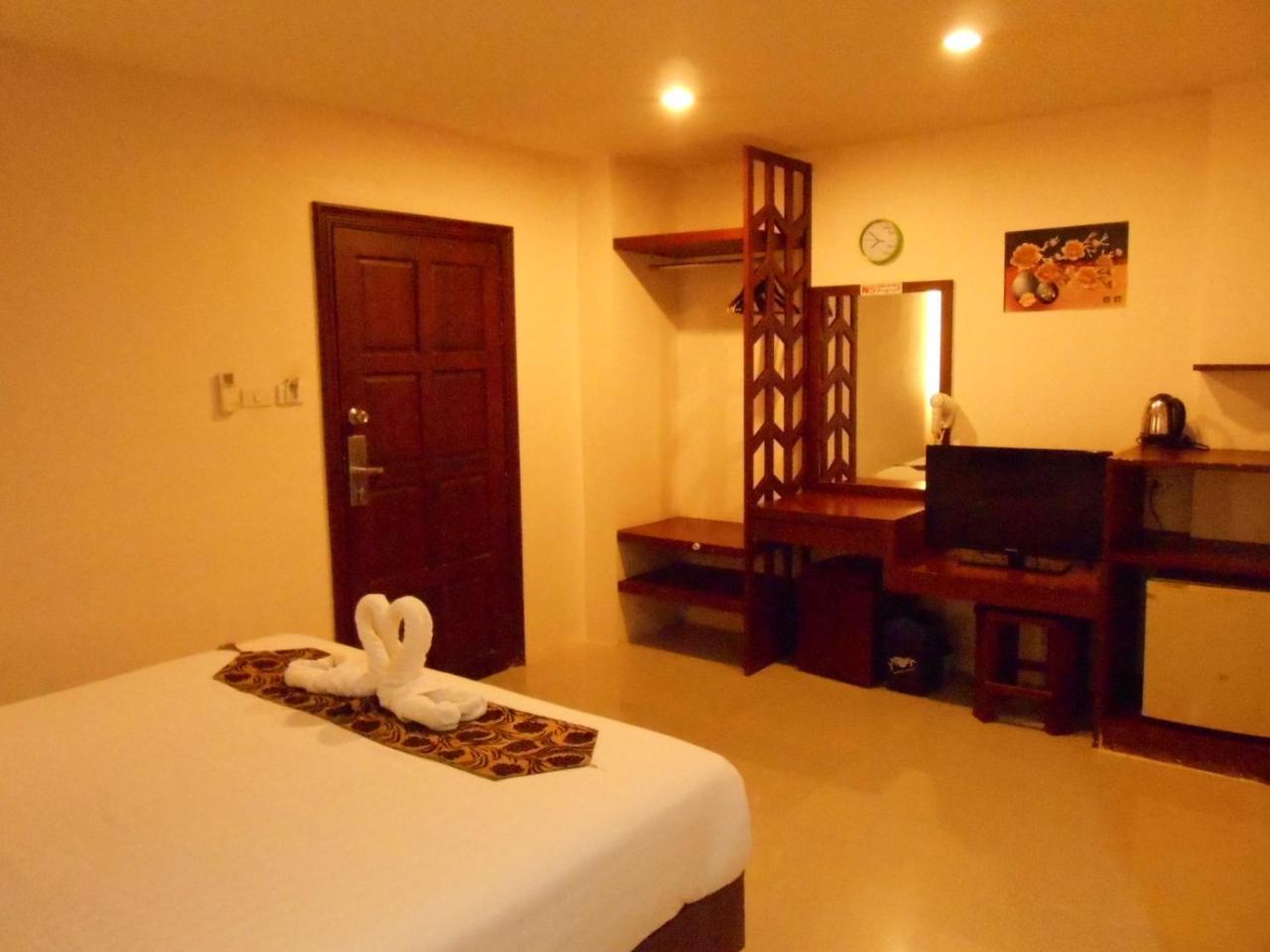 7 Sky Residency Hotell Patong Exteriör bild
