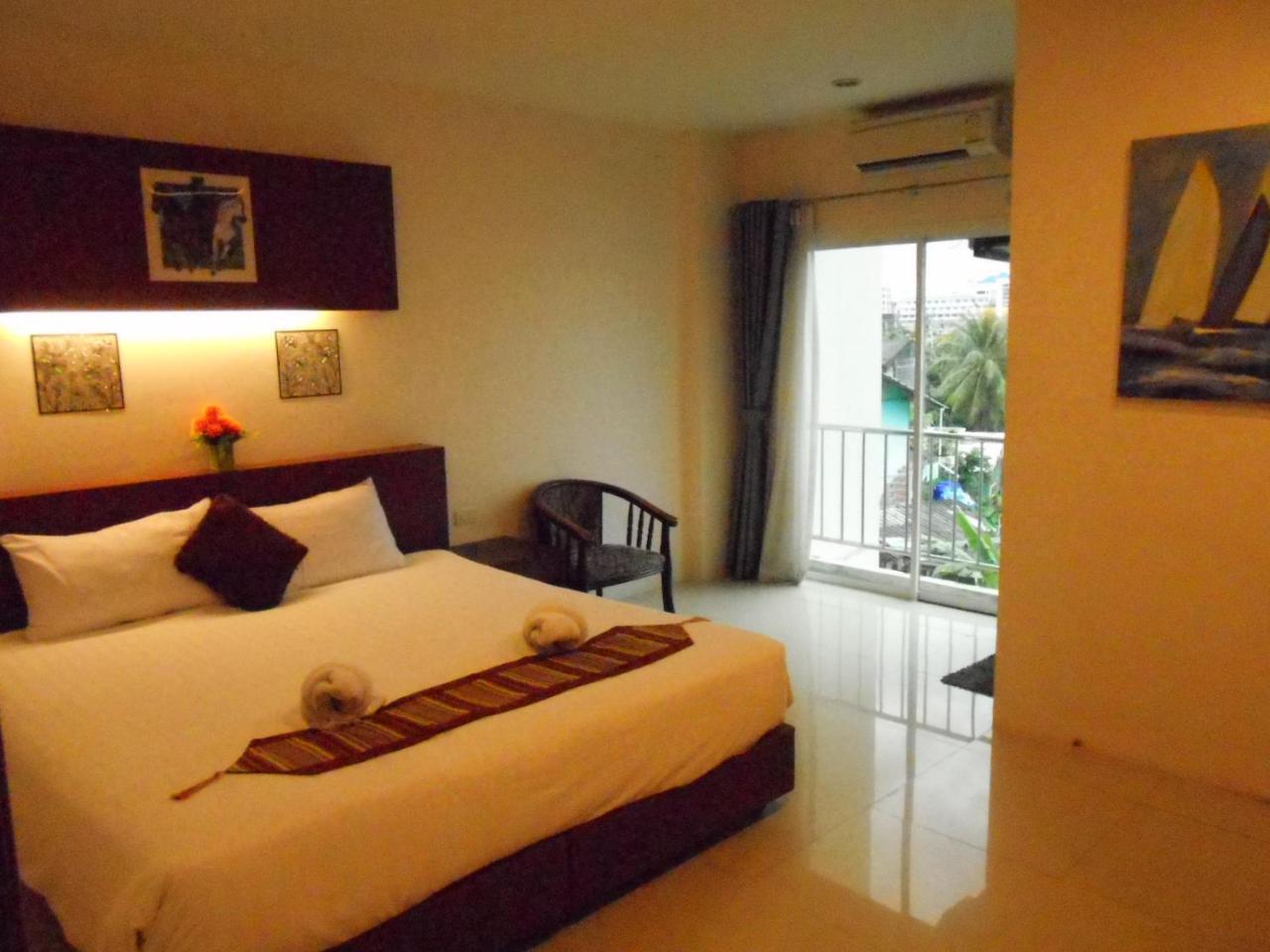 7 Sky Residency Hotell Patong Exteriör bild