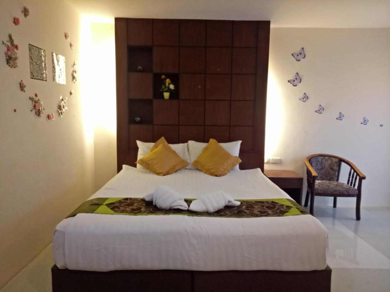 7 Sky Residency Hotell Patong Exteriör bild