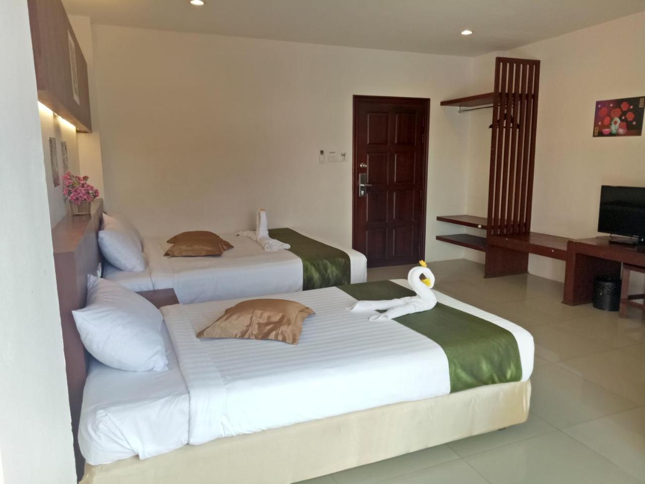 7 Sky Residency Hotell Patong Exteriör bild