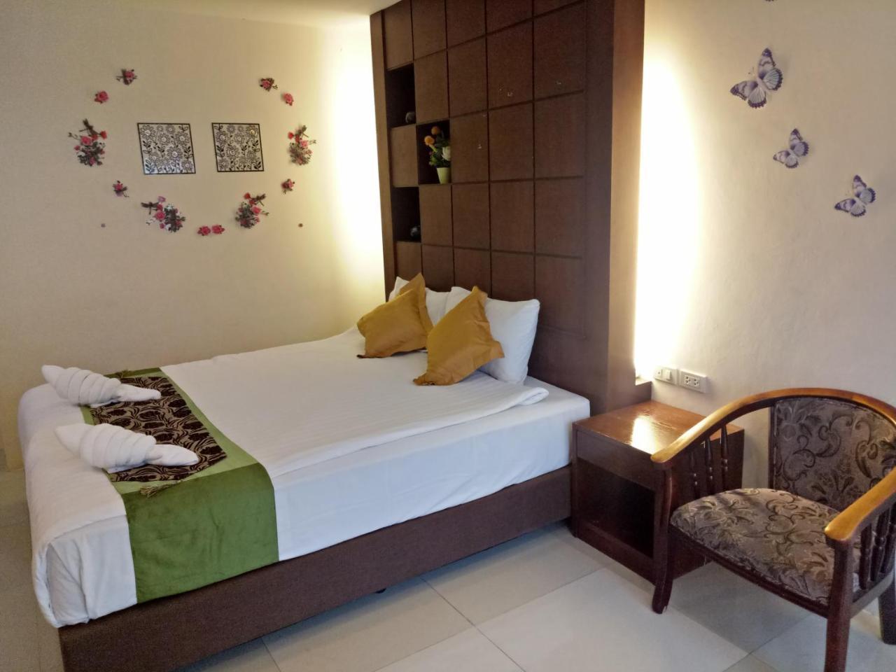 7 Sky Residency Hotell Patong Exteriör bild