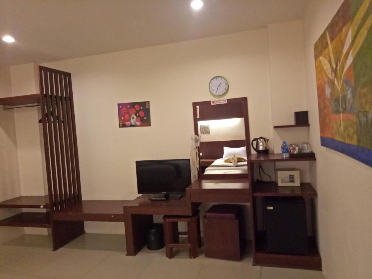 7 Sky Residency Hotell Patong Exteriör bild