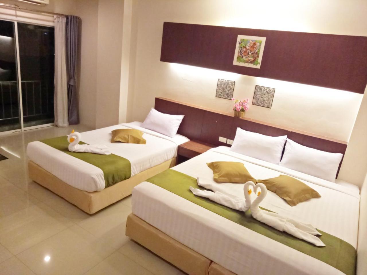 7 Sky Residency Hotell Patong Exteriör bild