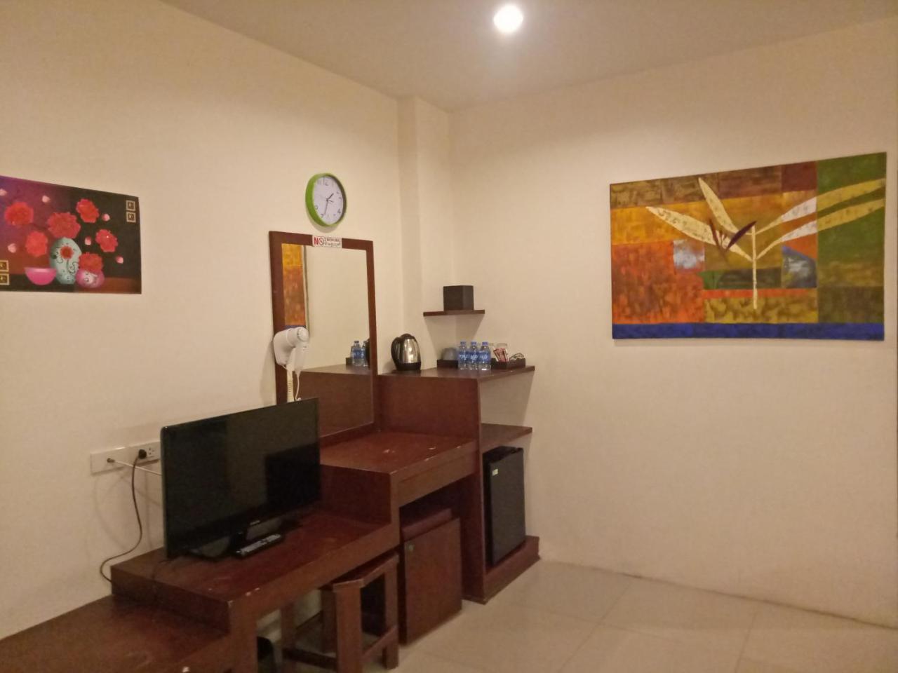 7 Sky Residency Hotell Patong Exteriör bild